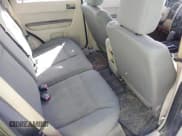 ✅ 2009 Ford Escape XLS • VIN: 1FMCU02749KB78972 • Lot: 43168495. Wystawiony na IAAI z przebiegiem 246 406 mil. Bezpłatny archiwum sprzedaży aukcyjnych z USA i szczegółowy raport historii pojazdu na DreamBid. Zdjęcie 8.