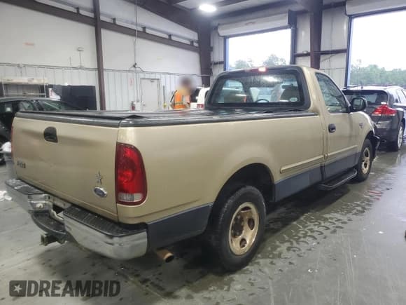 ✅ 1999 Ford F-150 • VIN: 1FTRF17W3XNA00853 • Lot: 56140625. Wystawiony na Copart z przebiegiem 343 280 mil. Bezpłatny archiwum sprzedaży aukcyjnych z USA i szczegółowy raport historii pojazdu na DreamBid. Zdjęcie 3.