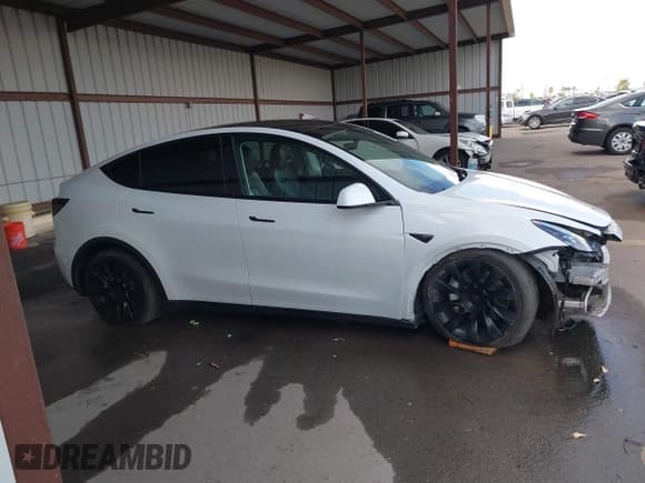 ✅ 2023 Tesla Model Y Long Range • VIN: 7SAYGAEE0PF787216 • Lot: 41589954. Listed on IAAI with 17,985 mi. Free auction sales archive from the USA and detailed vehicle history report at DreamBid. Image 14.