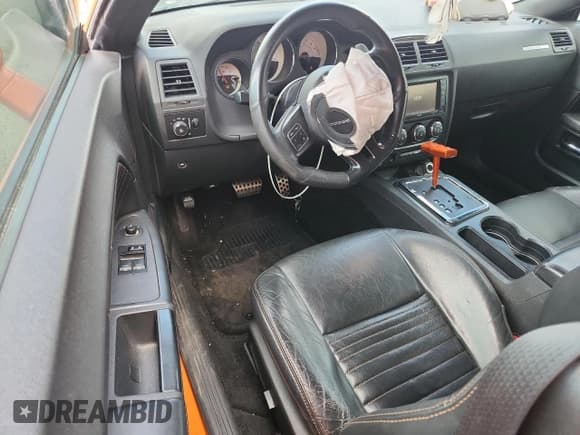 ✅ 2014 Dodge Challenger R/T Classic • VIN: 2C3CDYBTXEH231728 • Lot: 83816275. Wystawiony na Copart z przebiegiem 109 649 mil. Bezpłatny archiwum sprzedaży aukcyjnych z USA i szczegółowy raport historii pojazdu na DreamBid. Zdjęcie 8.