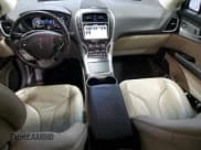 ✅ 2016 Lincoln MKX Reserve • VIN: 2LMPJ8LR3GBL49909 • Lot: 90321165. Listed on Copart with 91,418 mi. Free auction sales archive from the USA and detailed vehicle history report at DreamBid. Image 8.