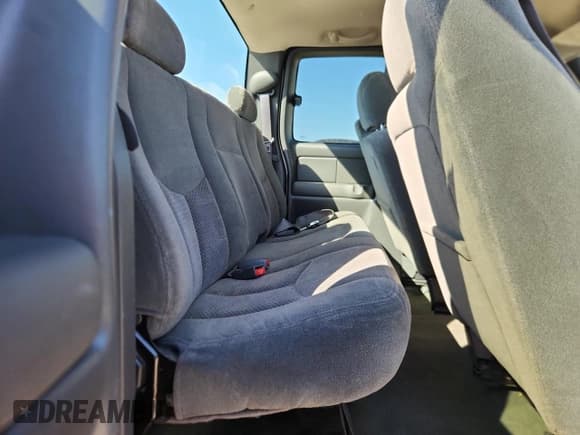 ✅ 2004 Chevrolet Silverado 2500HD LS • VIN: 1GCHK29U54E304416 • Lot: 84572925. Wystawiony na Copart z przebiegiem 88 735 mil. Bezpłatny archiwum sprzedaży aukcyjnych z USA i szczegółowy raport historii pojazdu na DreamBid. Zdjęcie 10.