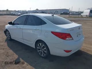 ✅ 2017 Hyundai Accent SE • VIN: KMHCT4AE9HU282743 • Lot: 43121095. Wystawiony na IAAI z przebiegiem 55 837 mil. Bezpłatny archiwum sprzedaży aukcyjnych z USA i szczegółowy raport historii pojazdu na DreamBid. Zdjęcie 3.