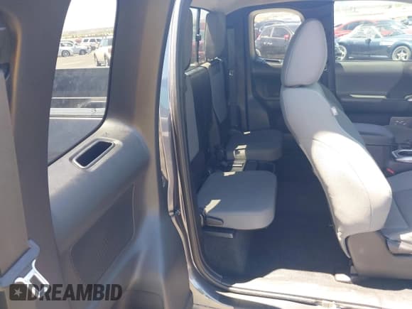 ✅ 2021 Toyota Tacoma SR • VIN: 3TYRZ5CN0MT008088 • Lot: 42348415. Wystawiony na IAAI z przebiegiem 47 195 mil. Bezpłatny archiwum sprzedaży aukcyjnych z USA i szczegółowy raport historii pojazdu na DreamBid. Zdjęcie 8.