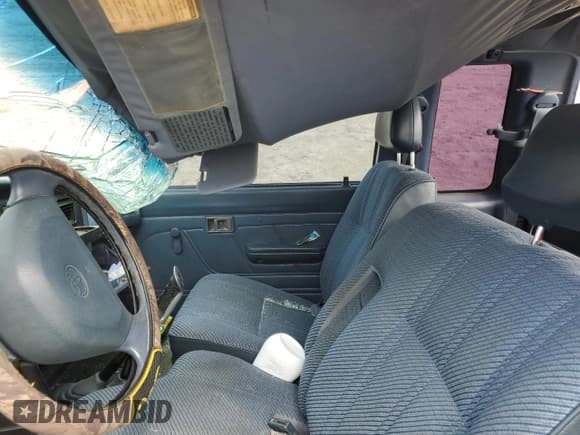 ✅ 1995 Toyota Pickup DLX • VIN: JT4VN13D8S5155400 • Лот: 67085665. Опубликован ранее на Copart с пробегом 239 009 миль. Бесплатный доступ к архиву аукционных продаж из США и подробный отчёт об истории автомобиля на DreamBid. Изображение 7.