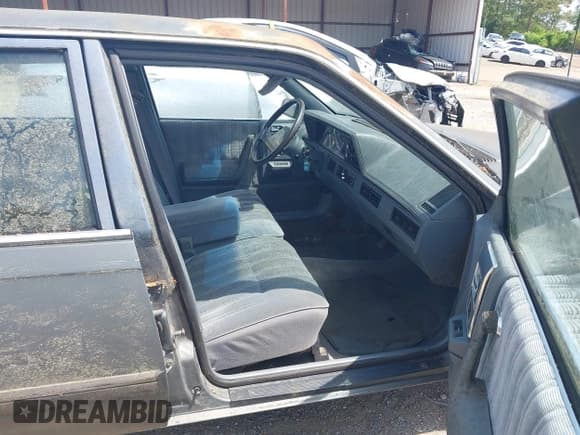 ✅ 1989 Oldsmobile Cutlass Ciera • VIN: 2G3AJ51NXK2439345 • Lot: 42128301. Wystawiony na IAAI z przebiegiem 241 434 mil. Bezpłatny archiwum sprzedaży aukcyjnych z USA i szczegółowy raport historii pojazdu na DreamBid. Zdjęcie 5.