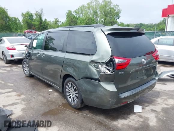 ✅ 2020 Toyota Sienna XLE Auto Access Seat • VIN: 5TDYZ3DC6LS021788 • Lot: 42178834. Listed on IAAI with 132,107 mi. Free auction sales archive from the USA and detailed vehicle history report at DreamBid. Image 3.