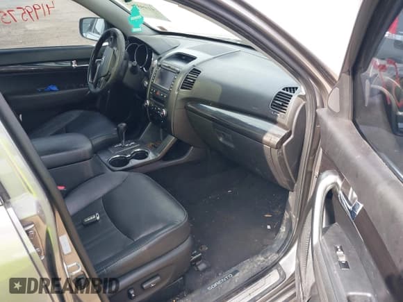 ✅ 2013 Kia Sorento SX • VIN: 5XYKWDA23DG415747 • Lot: 41995757. Listed on IAAI with 165,894 mi. Free auction sales archive from the USA and detailed vehicle history report at DreamBid. Image 5.