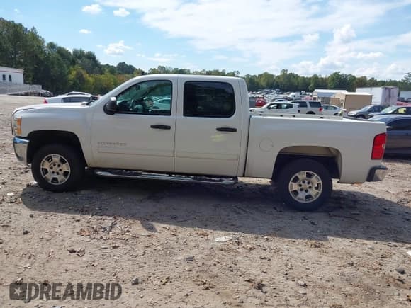 ✅ 2013 Chevrolet Silverado 1500 LT • VIN: 3GCPCSE06DG131431 • Lot: 43408146. Listed on IAAI with 128,339 mi. Free auction sales archive from the USA and detailed vehicle history report at DreamBid. Image 14.