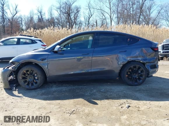 ✅ 2023 Tesla Model Y Long Range • VIN: 7SAYGDEE2PF883687 • Lot: 41589837. Listed on IAAI with 36,890 mi. Free auction sales archive from the USA and detailed vehicle history report at DreamBid. Image 15.
