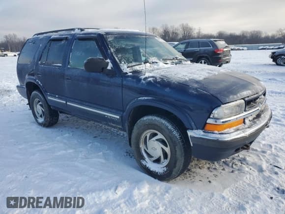 ✅ 2001 Chevrolet Blazer LT • VIN: 1GNDT13W412198237 • Lot: 88737605. Wystawiony na Copart z przebiegiem 202 398 mil. Bezpłatny archiwum sprzedaży aukcyjnych z USA i szczegółowy raport historii pojazdu na DreamBid. Zdjęcie 4.