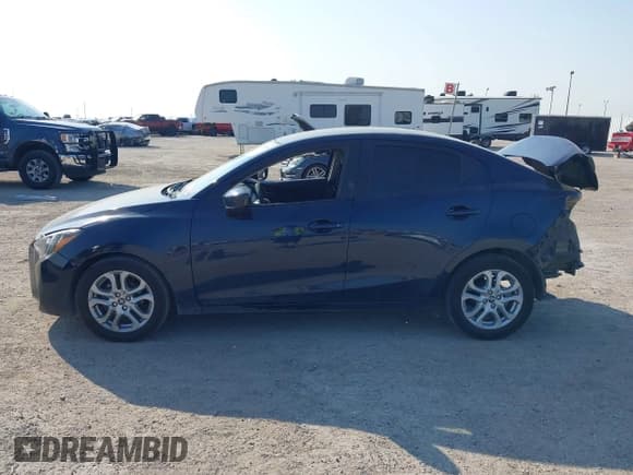 ✅ 2017 Toyota Yaris • VIN: 3MYDLBYV1HY169662 • Lot: 43208543. Wystawiony na IAAI z przebiegiem 164 448 mil. Bezpłatny archiwum sprzedaży aukcyjnych z USA i szczegółowy raport historii pojazdu na DreamBid. Zdjęcie 15.