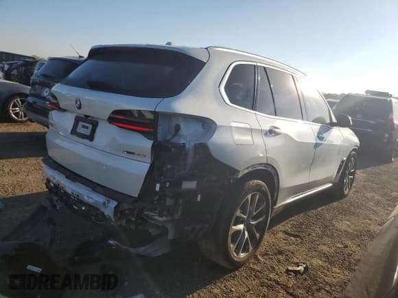 ✅ 2024 BMW X5 xDrive40i • VIN: 5UX23EU04R9W00356 • Лот: 81802445. Опубликован ранее на Copart с пробегом 28 005 миль. Бесплатный доступ к архиву аукционных продаж из США и подробный отчёт об истории автомобиля на DreamBid. Изображение 3.
