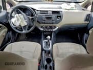 ✅ 2014 Kia Rio LX • VIN: KNADM5A37E6358547 • Lot: 93978775. Wystawiony na Copart z przebiegiem 70 242 mil. Bezpłatny archiwum sprzedaży aukcyjnych z USA i szczegółowy raport historii pojazdu na DreamBid. Zdjęcie 8.