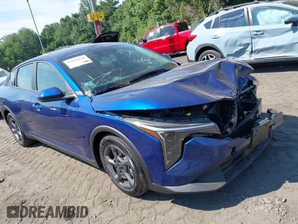 ✅ 2025 Kia K4 LXS • VIN: 3KPFT4DE6SE022268 • Lot: 42648910. Wystawiony na IAAI z przebiegiem 1 675 mil. Bezpłatny archiwum sprzedaży aukcyjnych z USA i szczegółowy raport historii pojazdu na DreamBid. Zdjęcie 1.