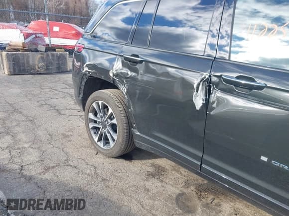 ✅ 2023 Jeep Grand Cherokee Overland • VIN: 1C4RJYD66PC579229 • Lot: 41225198. Listed on IAAI with 14,468 mi. Free auction sales archive from the USA and detailed vehicle history report at DreamBid. Image 6.