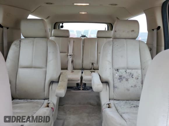 ✅ 2011 Chevrolet Suburban LT • VIN: 1GNSCJE09BR269263 • Lot: 75262054. Wystawiony na Copart z przebiegiem 108 988 mil. Bezpłatny archiwum sprzedaży aukcyjnych z USA i szczegółowy raport historii pojazdu na DreamBid. Zdjęcie 10.