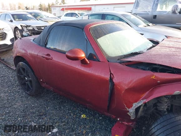 ✅ 2006 Mazda MX-5 Miata Grand Touring • VIN: JM1NC25F260122129 • Lot: 41227010. Wystawiony na IAAI z przebiegiem 170 780 mil. Bezpłatny archiwum sprzedaży aukcyjnych z USA i szczegółowy raport historii pojazdu na DreamBid. Zdjęcie 14.