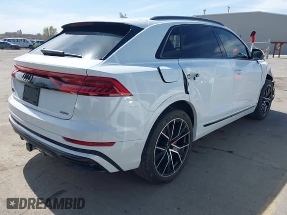 ✅ 2021 Audi Q8 Prestige • VIN: WA1FVAF18MD025027 • Lot: 41967700. Listed on IAAI with 32,992 mi. Free auction sales archive from the USA and detailed vehicle history report at DreamBid. Image 4.