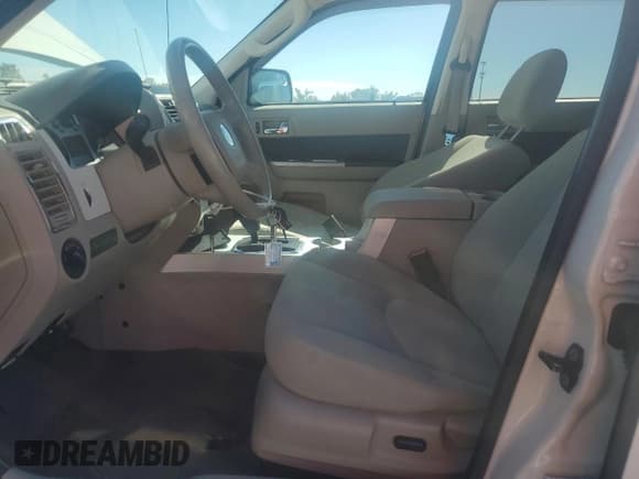 ✅ 2010 Mercury Mariner • VIN: 4M2CN9BG4AKJ21787 • Lot: 92883235. Listed on Copart with 70,032 mi. Free auction sales archive from the USA and detailed vehicle history report at DreamBid. Image 7.