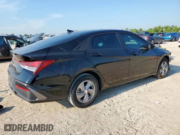 2024 Hyundai Elantra SE z VIN KMHLL4DG1RU850837, wystawiony jako Copart lot #67547075 z przebiegiem 28 394 mil mil oraz Szkoda całkowita • Salvage title. Historia ofert i sprzedaży dostępna na DreamBid. Obrazek 3.