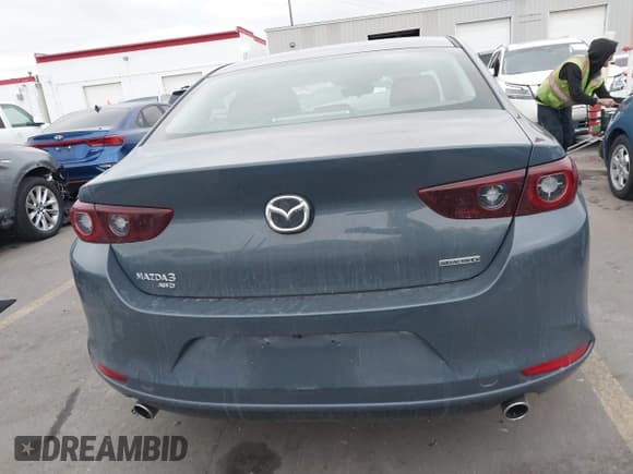 ✅ 2024 Mazda 3 S Carbon Edition • VIN: 3MZBPBCM9RM415159 • Lot: 41309145. Wystawiony na IAAI z przebiegiem 4 492 mil. Bezpłatny archiwum sprzedaży aukcyjnych z USA i szczegółowy raport historii pojazdu na DreamBid. Zdjęcie 17.