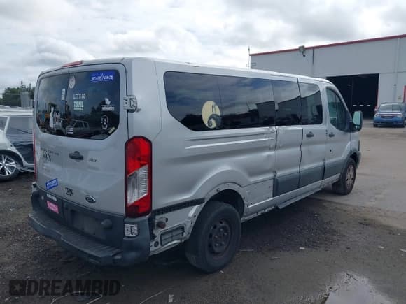 ✅ 2017 Ford Transit XL • VIN: 1FBZX2ZMXHKA07921 • Lot: 42360969. Wystawiony na IAAI z przebiegiem 190 070 mil. Bezpłatny archiwum sprzedaży aukcyjnych z USA i szczegółowy raport historii pojazdu na DreamBid. Zdjęcie 4.