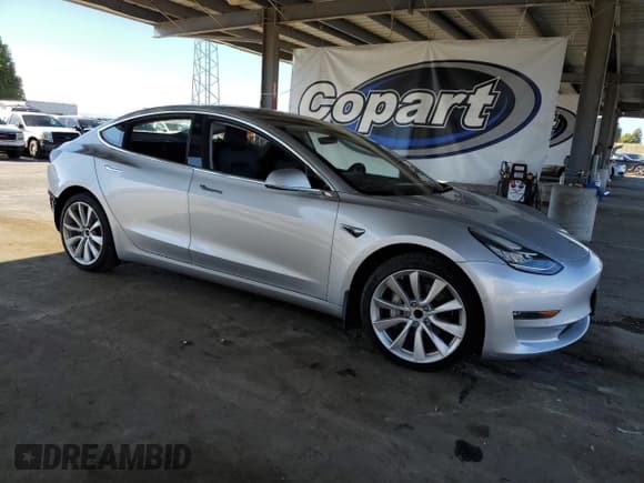 ✅ 2018 Tesla Model 3 Long Range Battery • VIN: 5YJ3E1EA6JF037160 • Lot: 82459025. Wystawiony na Copart z przebiegiem 64 866 mil. Bezpłatny archiwum sprzedaży aukcyjnych z USA i szczegółowy raport historii pojazdu na DreamBid. Zdjęcie 4.
