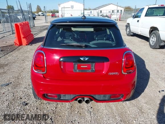 ✅ 2015 MINI Hardtop S • VIN: WMWXP7C53F2C60402 • Lot: 43470552. Listed on IAAI with 37,987 mi. Free auction sales archive from the USA and detailed vehicle history report at DreamBid. Image 17.