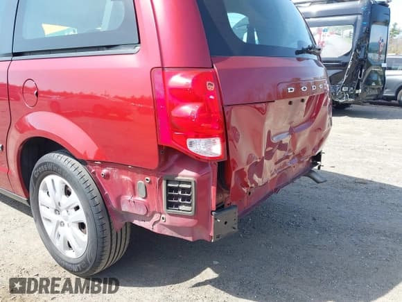 ✅ 2014 Dodge Grand Caravan American Value • VIN: 2C4RDGBG4ER366328 • Lot: 42127426. Wystawiony na IAAI z przebiegiem 69 358 mil. Bezpłatny archiwum sprzedaży aukcyjnych z USA i szczegółowy raport historii pojazdu na DreamBid. Zdjęcie 13.