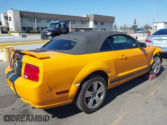✅ 2007 Ford Mustang GT Deluxe • VIN: 1ZVHT85H675209230 • Лот: 42868623. Опубликован ранее на IAAI с пробегом 195 209 миль. Бесплатный доступ к архиву аукционных продаж из США и подробный отчёт об истории автомобиля на DreamBid. Изображение 4.