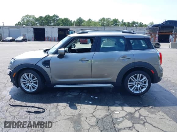 ✅ 2020 MINI Countryman Cooper • VIN: WMZYW3C01L3L21935 • Lot: 42790121. Wystawiony na IAAI z przebiegiem 77 072 mil. Bezpłatny archiwum sprzedaży aukcyjnych z USA i szczegółowy raport historii pojazdu na DreamBid. Zdjęcie 15.