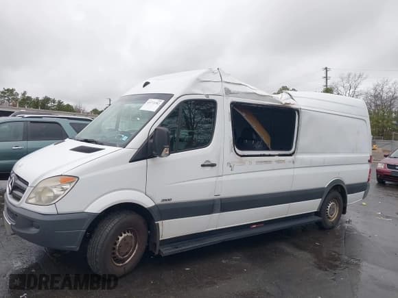✅ 2013 Mercedes-Benz Sprinter • VIN: WD4PE8CC4D5755669 • Lot: 43772282. Listed on IAAI with 244,653 mi. Free auction sales archive from the USA and detailed vehicle history report at DreamBid. Image 6.
