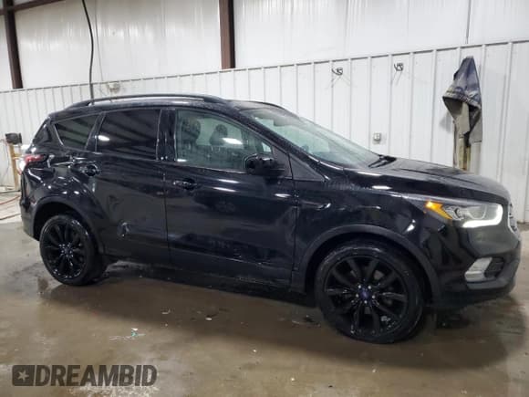 ✅ 2018 Ford Escape SE • VIN: 1FMCU9GD5JUD35033 • Lot: 92386285. Wystawiony na Copart z przebiegiem 106 445 mil. Bezpłatny archiwum sprzedaży aukcyjnych z USA i szczegółowy raport historii pojazdu na DreamBid. Zdjęcie 4.