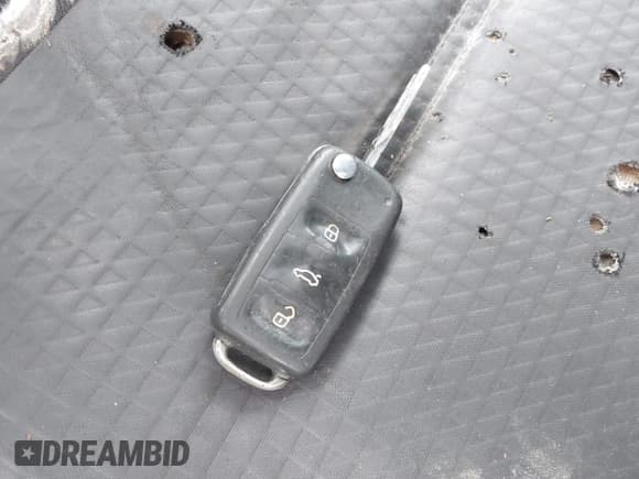 ✅ 2015 Volkswagen Jetta SE • VIN: 3VWD17AJ8FM236610 • Lot: 43777119. Wystawiony na IAAI z przebiegiem 254 206 mil. Bezpłatny archiwum sprzedaży aukcyjnych z USA i szczegółowy raport historii pojazdu na DreamBid. Zdjęcie 11.