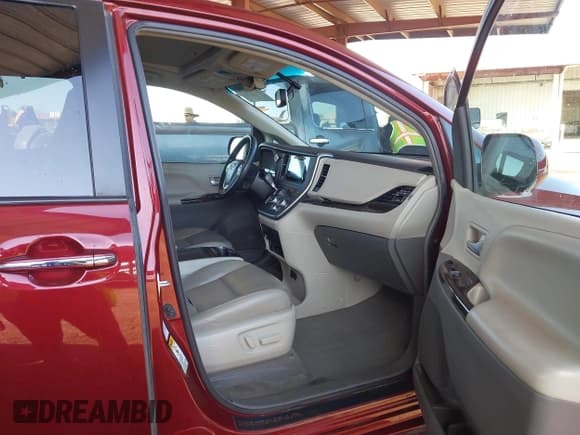 ✅ 2015 Toyota Sienna Limited • VIN: 5TDDK3DC1FS107467 • Lot: 42548047. Wystawiony na IAAI z przebiegiem 202 673 mil. Bezpłatny archiwum sprzedaży aukcyjnych z USA i szczegółowy raport historii pojazdu na DreamBid. Zdjęcie 5.