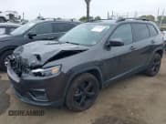 ✅ 2019 Jeep Cherokee Latitude Plus • VIN: 1C4PJLLN6KD326921 • Лот: 42442460. Опубликован ранее на IAAI с пробегом 71 516 миль. Бесплатный доступ к архиву аукционных продаж из США и подробный отчёт об истории автомобиля на DreamBid. Изображение 17.
