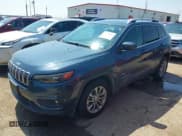 ✅ 2021 Jeep Cherokee Latitude Lux • VIN: 1C4PJLMXXMD155822 • Lot: 42659938. Wystawiony na IAAI z przebiegiem 174 312 mil. Bezpłatny archiwum sprzedaży aukcyjnych z USA i szczegółowy raport historii pojazdu na DreamBid. Zdjęcie 2.