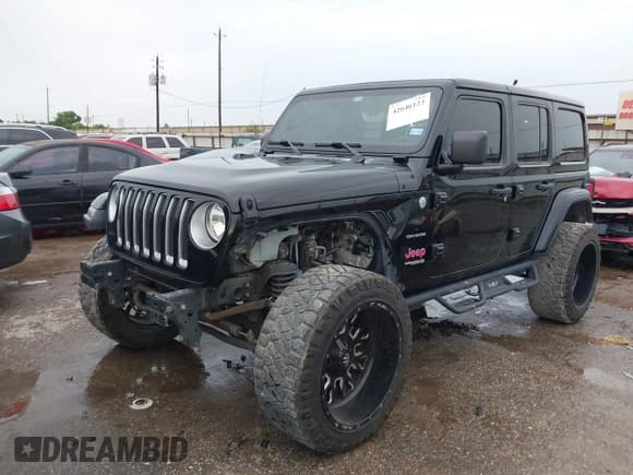 ✅ 2018 Jeep Wrangler Unlimited Sahara • VIN: 1C4HJXEN0JW320639 • Lot: 42646123. Wystawiony na IAAI z przebiegiem 122 182 mil. Bezpłatny archiwum sprzedaży aukcyjnych z USA i szczegółowy raport historii pojazdu na DreamBid. Zdjęcie 2.
