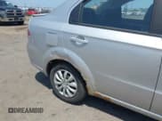 ✅ 2011 Chevrolet Aveo 1LT • VIN: KL1TD5DE6BB141559 • Lot: 42416806. Wystawiony na IAAI z przebiegiem 170 335 mil. Bezpłatny archiwum sprzedaży aukcyjnych z USA i szczegółowy raport historii pojazdu na DreamBid. Zdjęcie 6.