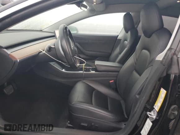 ✅ 2019 Tesla Model 3 Mid Range • VIN: 5YJ3E1EA3KF331097 • Lot: 90698445. Wystawiony na Copart z przebiegiem 211 381 mil. Bezpłatny archiwum sprzedaży aukcyjnych z USA i szczegółowy raport historii pojazdu na DreamBid. Zdjęcie 7.