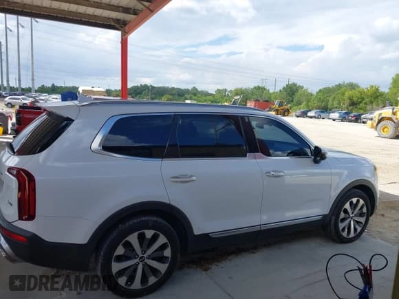 ✅ 2020 Kia Telluride S • VIN: 5XYP64HC7LG073867 • Lot: 43316751. Wystawiony na IAAI z przebiegiem 85 518 mil. Bezpłatny archiwum sprzedaży aukcyjnych z USA i szczegółowy raport historii pojazdu na DreamBid. Zdjęcie 13.