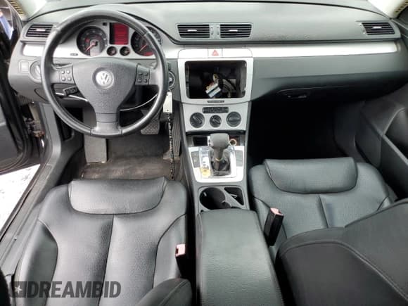 ✅ 2008 Volkswagen Passat Komfort • VIN: WVWAK73C78E095507 • Лот: 84908925. Опубликован ранее на Copart с пробегом 153 086 миль. Бесплатный доступ к архиву аукционных продаж из США и подробный отчёт об истории автомобиля на DreamBid. Изображение 8.