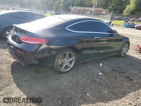 ✅ 2017 Mercedes-Benz C 300 • VIN: WDDWJ4KB8HF444982 • Lot: 85175255. Wystawiony na Copart z przebiegiem 92 506 mil. Bezpłatny archiwum sprzedaży aukcyjnych z USA i szczegółowy raport historii pojazdu na DreamBid. Zdjęcie 3.