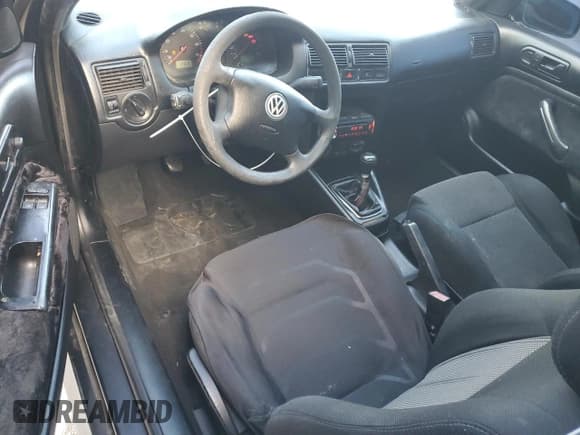 ✅ 2002 Volkswagen Golf GTI • VIN: 9BWDE61J924023131 • Lot: 87703915. Wystawiony na Copart z przebiegiem 39 241 mil. Bezpłatny archiwum sprzedaży aukcyjnych z USA i szczegółowy raport historii pojazdu na DreamBid. Zdjęcie 8.