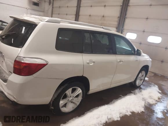 ✅ 2010 Toyota Highlander Limited • VIN: 5TDDK3EH1AS040114 • Lot: 43905641. Listed on IAAI with 240,905 mi. Free auction sales archive from the USA and detailed vehicle history report at DreamBid. Image 13.
