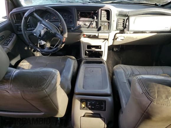 ✅ 2002 Chevrolet Suburban LT • VIN: 1GNFK16T02J261631 • Лот: 46933875. Опубликован ранее на Copart с пробегом Не указан. Бесплатный доступ к архиву аукционных продаж из США и подробный отчёт об истории автомобиля на DreamBid. Изображение 8.