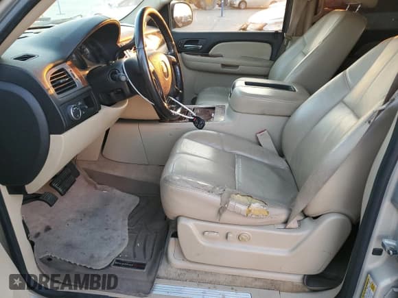 ✅ 2008 Chevrolet Suburban LTZ • VIN: 3GNFC16J78G204719 • Lot: 76814694. Wystawiony na Copart z przebiegiem 258 396 mil. Bezpłatny archiwum sprzedaży aukcyjnych z USA i szczegółowy raport historii pojazdu na DreamBid. Zdjęcie 7.