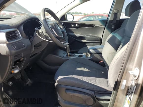 ✅ 2019 Kia Sorento LX • VIN: 5XYPG4A30KG553464 • Lot: 70380475. Listed on Copart with 93,324 mi. Free auction sales archive from the USA and detailed vehicle history report at DreamBid. Image 7.