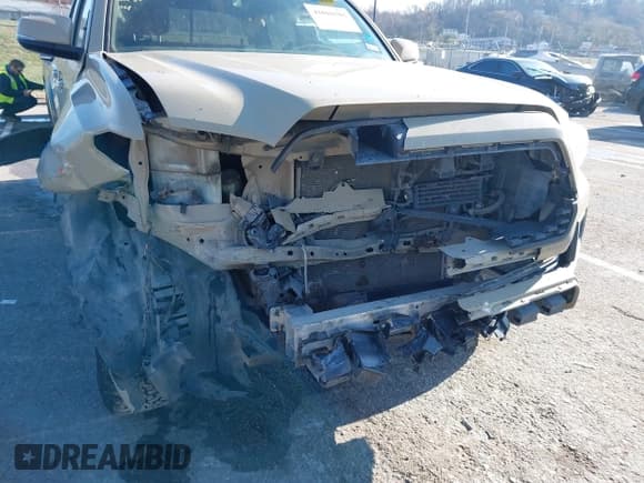 ✅ 2017 Toyota Tacoma SR5 • VIN: 3TMCZ5AN2HM095163 • Lot: 41010703. Listed on IAAI with 149,262 mi. Free auction sales archive from the USA and detailed vehicle history report at DreamBid. Image 6.